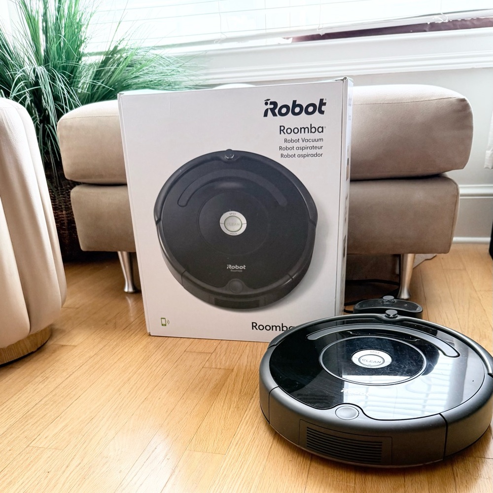 iRobot Roomba Wi-Fi Robot Vacuum in Black